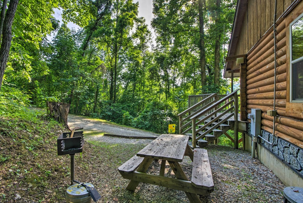 Cozy Deer Glen' Cabin w/ Private Hot Tub & Porch! view 3