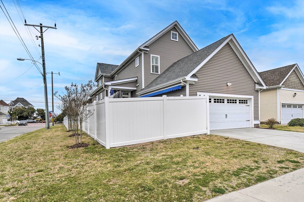 Spacious Norfolk Home w/ Private Hot Tub!