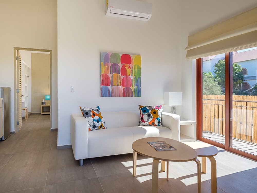 The Vibe Bed & Breakfast - Adults Only