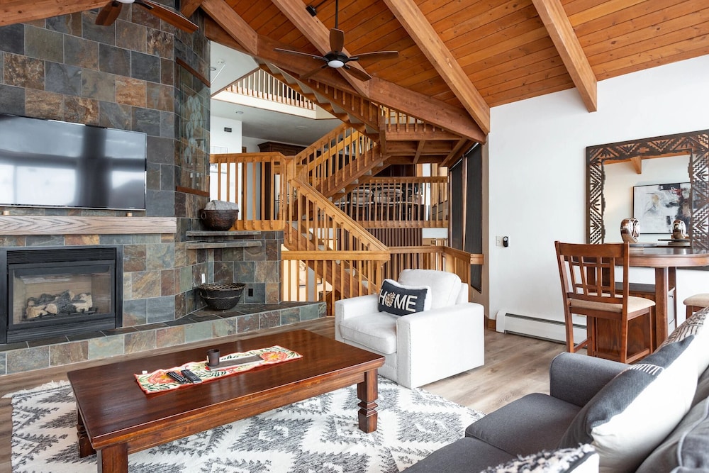 Pinnacle at Deer Valley Resort - Four Bedroom Condo with Hot Tub #1263 4 Condo