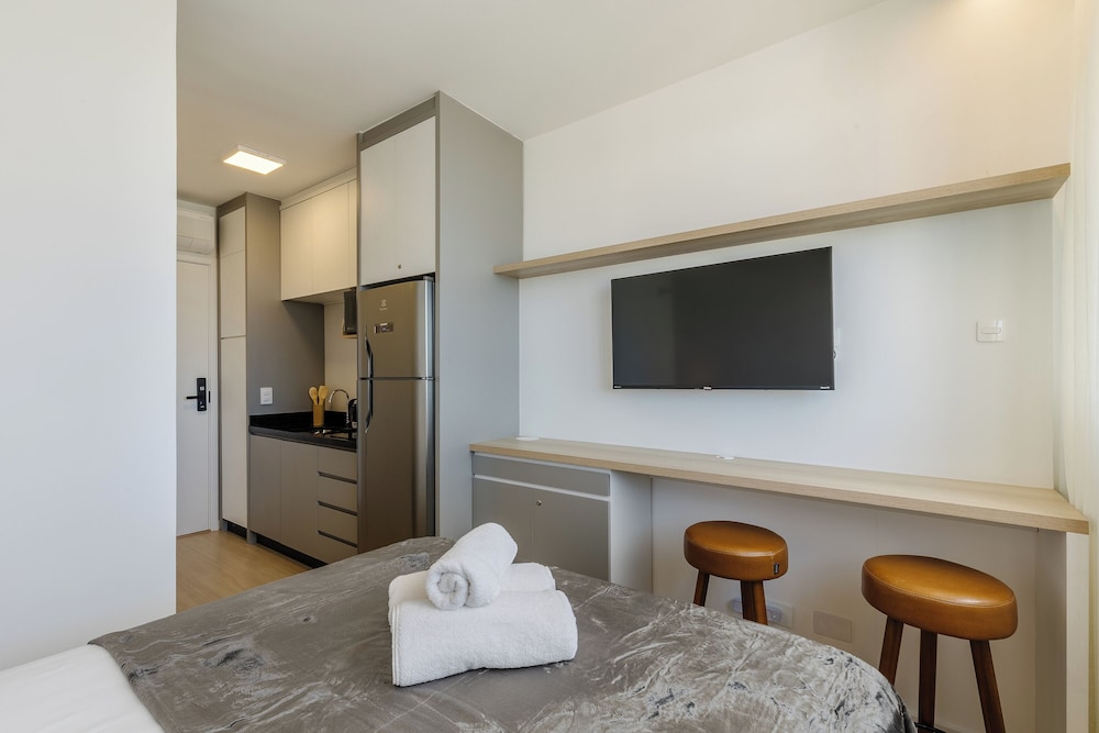 Comfortable and Complete Stay in Downtown Curitiba - ECL