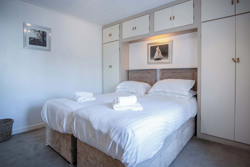 Channel View 3 Bedroom Rhossili Bay view 2