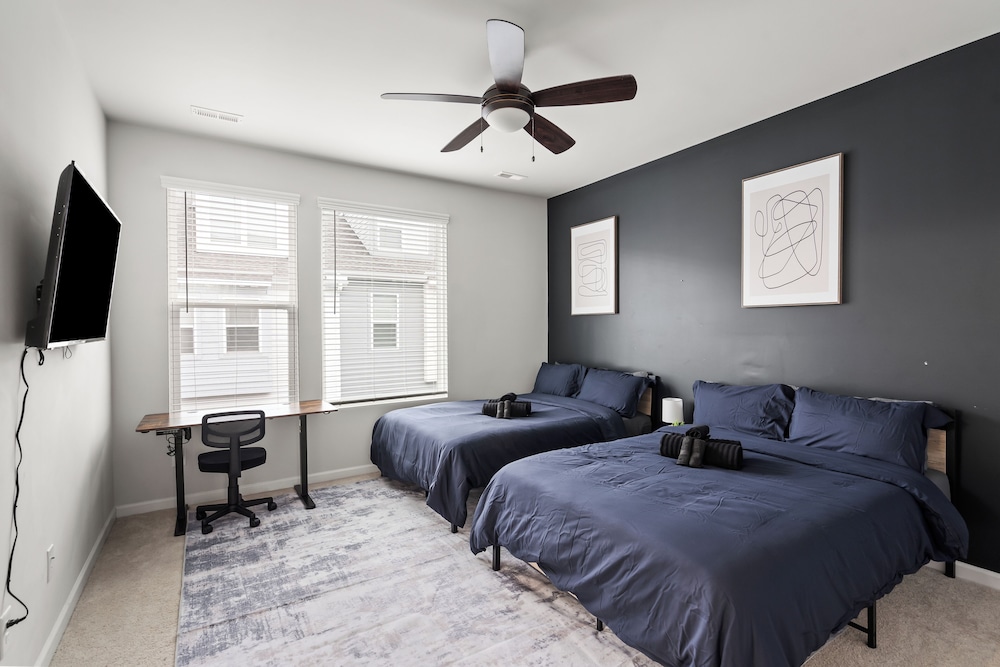 King 3BR Townhouse in Camp North End