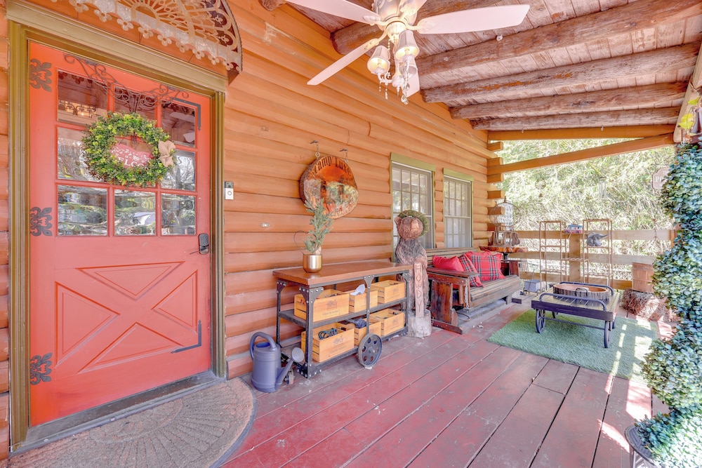 < 4 Mi to Boat Ramp & Mickler Beach: Unique Cabin