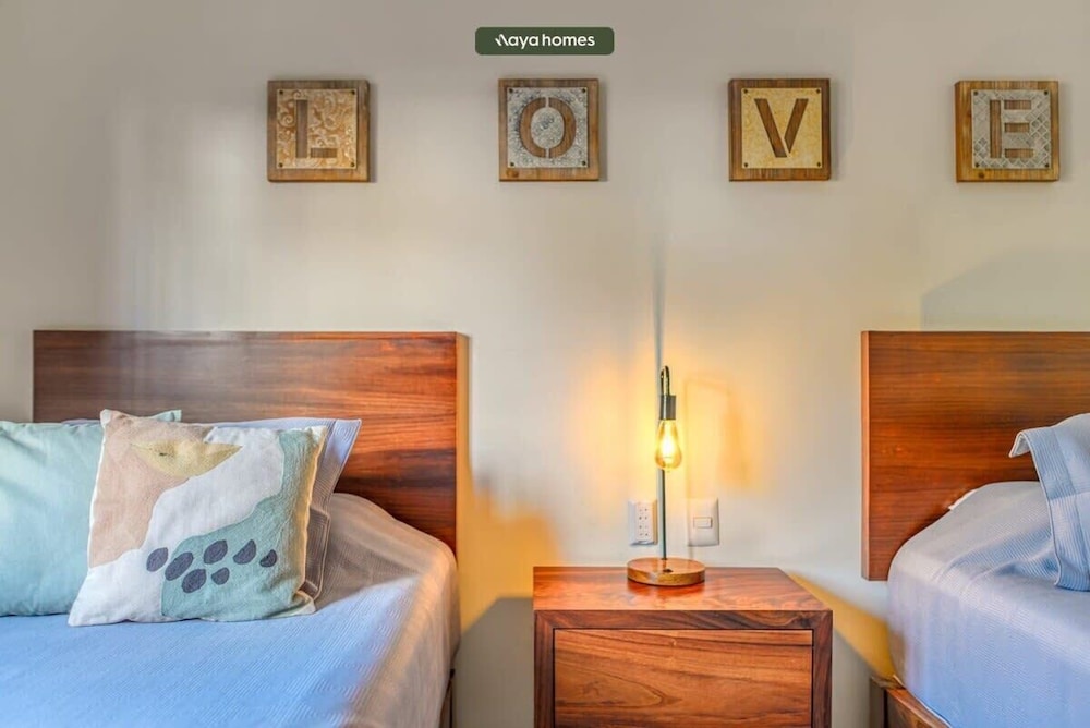 Luxurious 3BR Condo Right Next to the Beach - King
