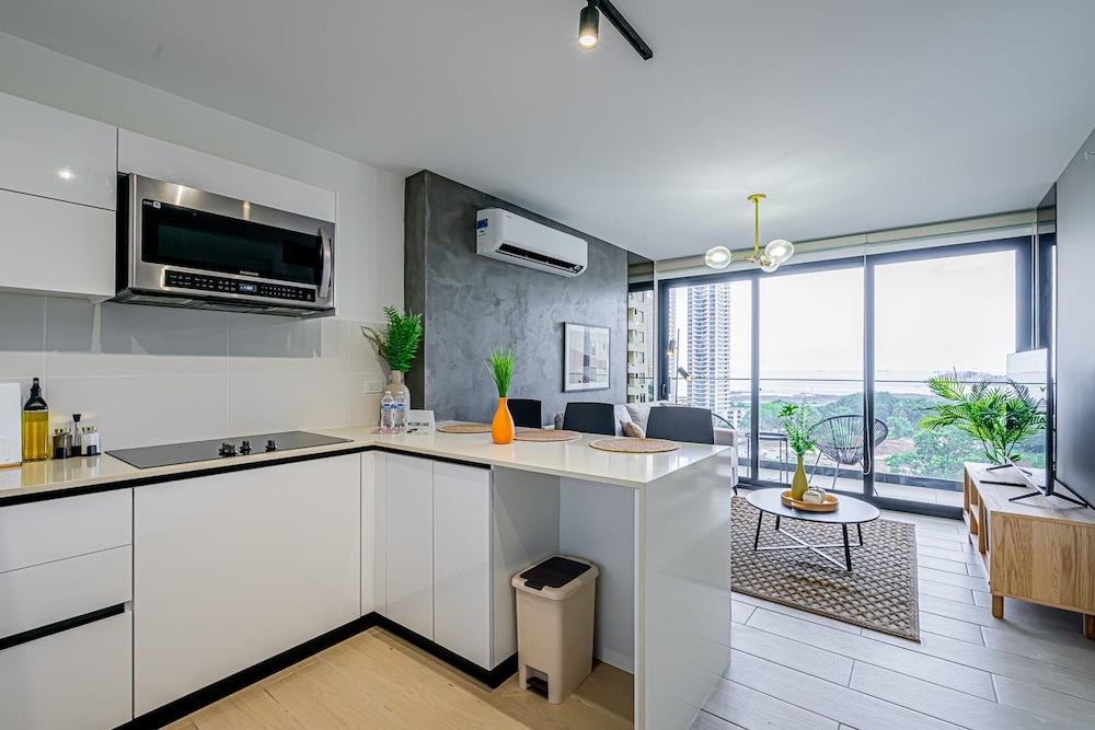 w Elegant 1BR With Balcony in San Francisco
