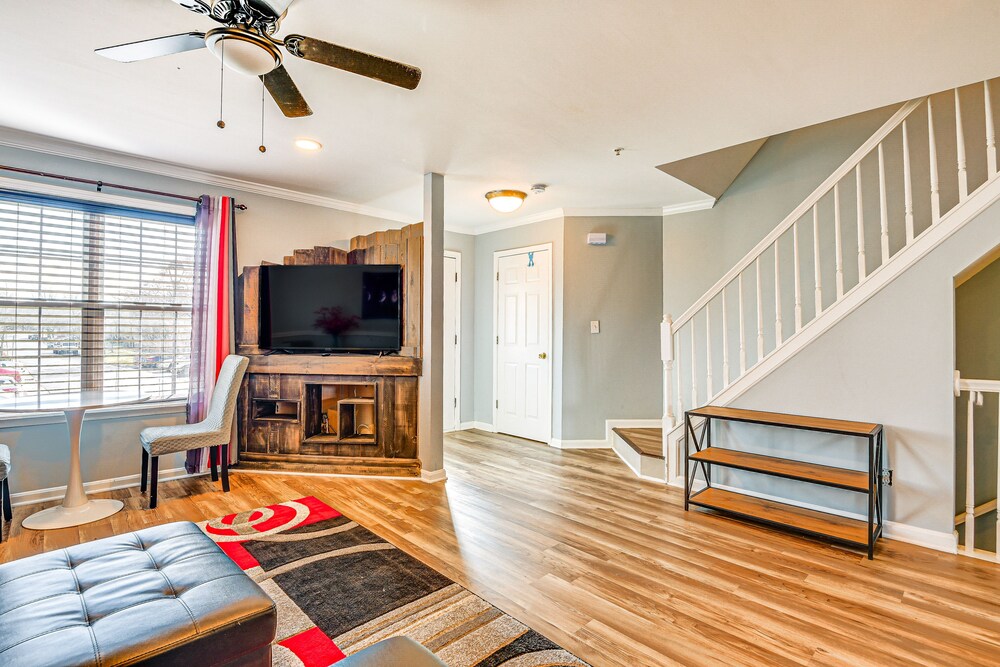 Spacious Dundalk Townhome: 8 Mi to Inner Harbor! view 2