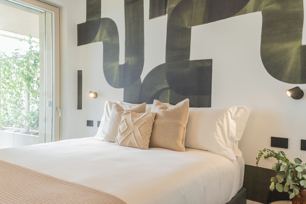 Pureview Luxury Suites, with breakfast & pool by Rent all Como
