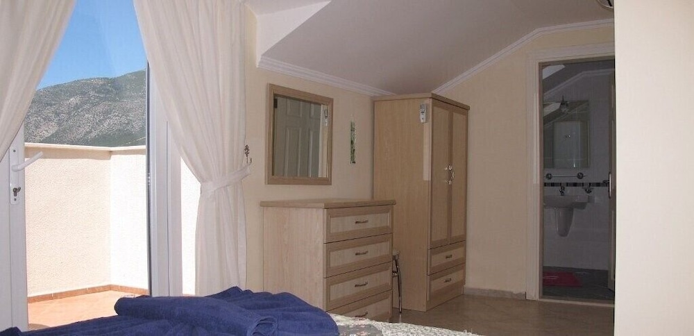 Villa TH18 by JoyLettings view 2