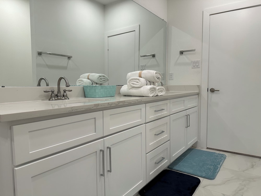 Luxury 3BR for Families Nurses and Group