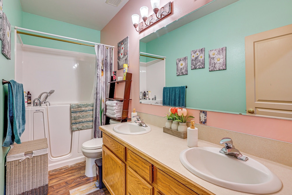 1 Mi to Old Town: Central Meridian Home