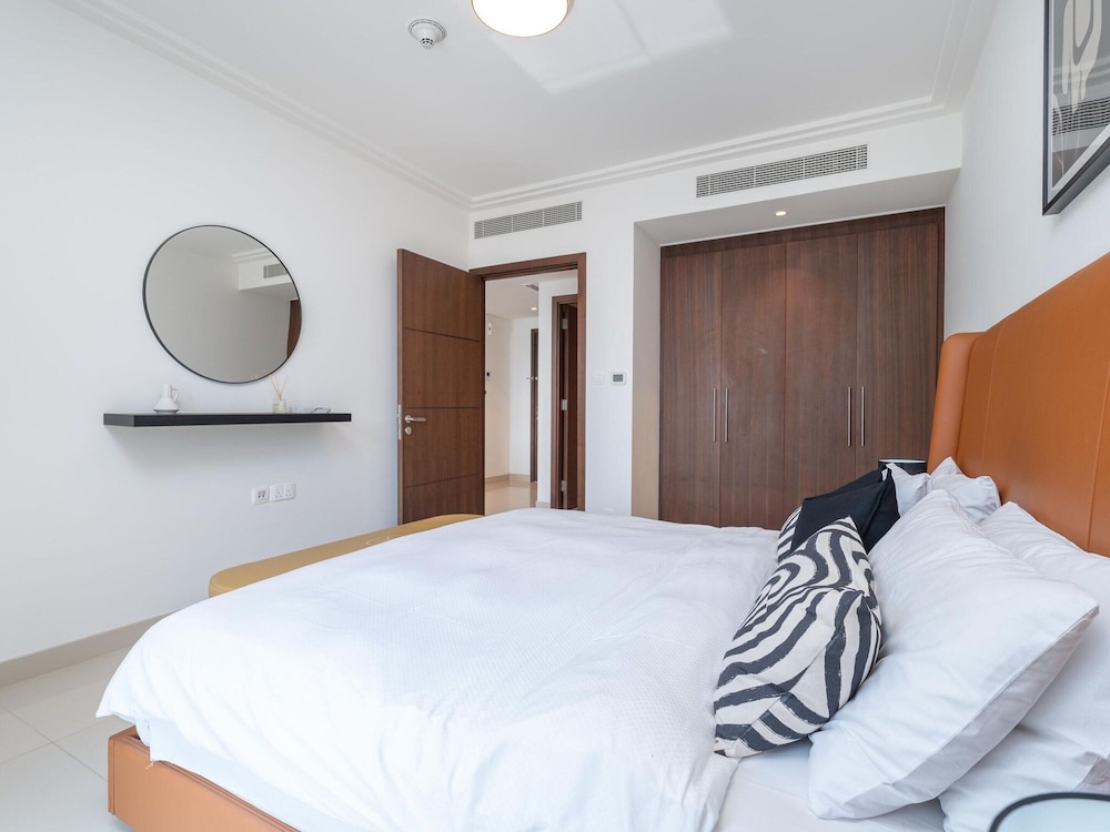 1BR Dlx City View Near Dubai Mall by Belvilla