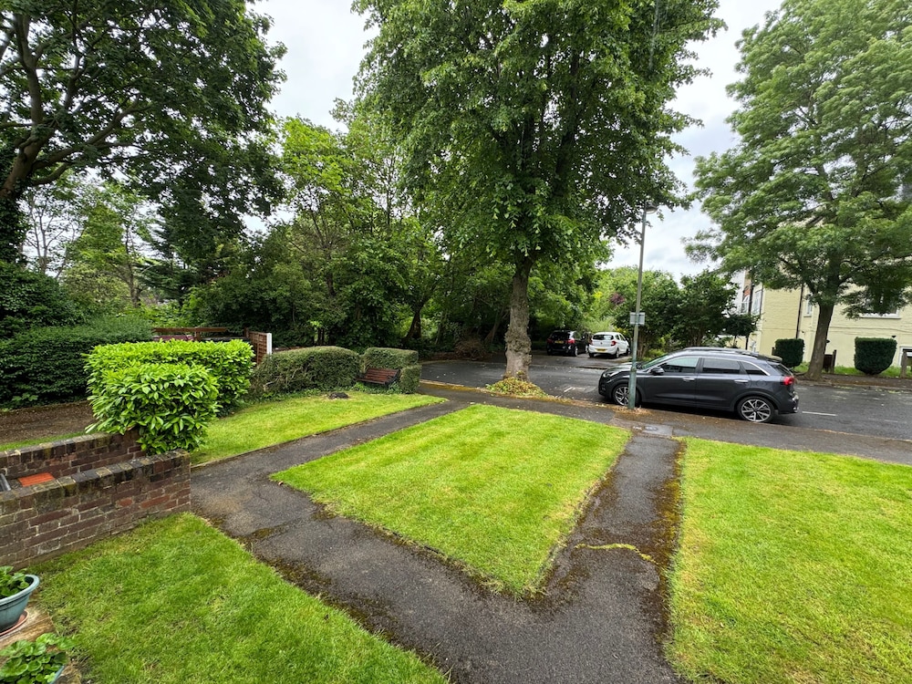 Lovely 2 Bedrooms Flat in South Sutton