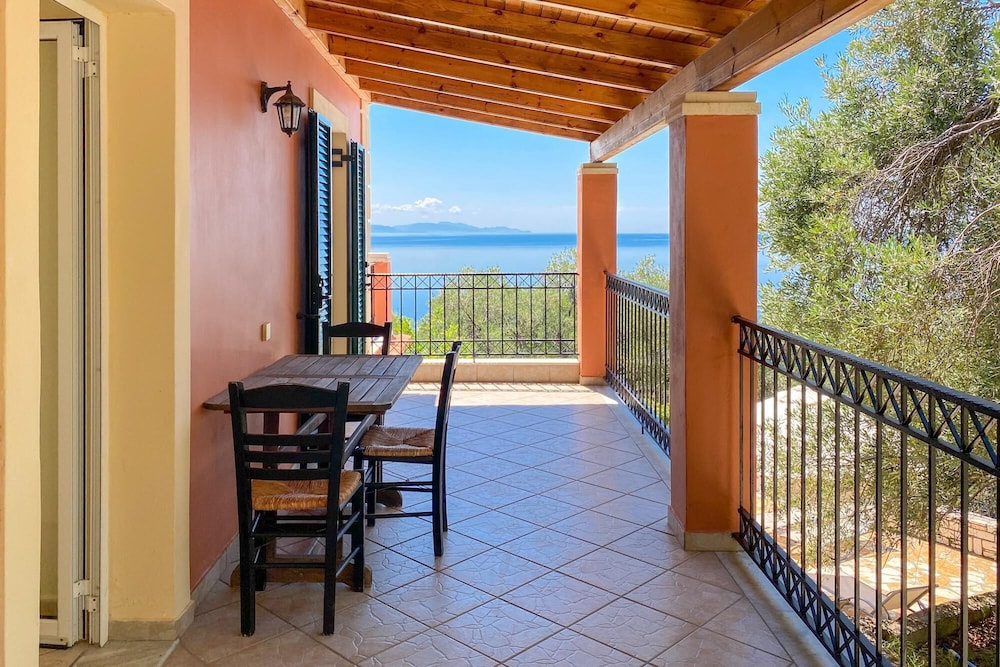 Villa Youla Large Private Pool Walk to Beach Sea Views A C Wifi Car Not Required - 1025 view 3