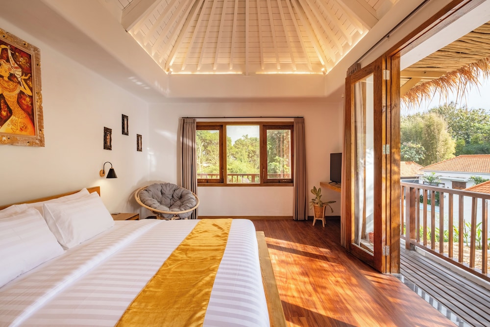 Peaceful Luxe Villa near Beach in Pecatu view 5