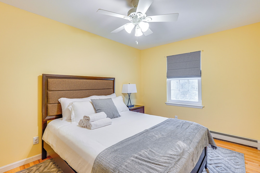 4 Mi to Hudson River: Cozy Newburgh Home!