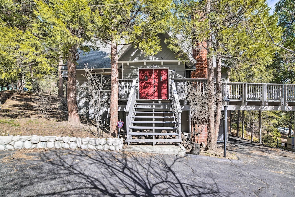 Cozy Cabin ~ 3 Mi to Lake Arrowhead Village view 3