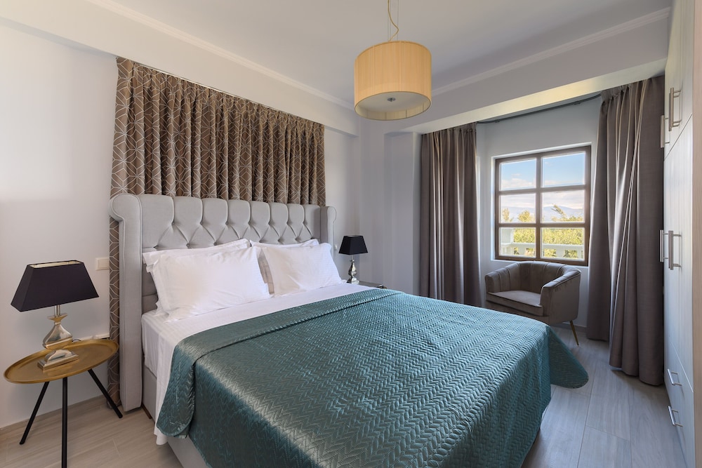 Villa Filoxenia - by the sea - up to 12 guests view 3