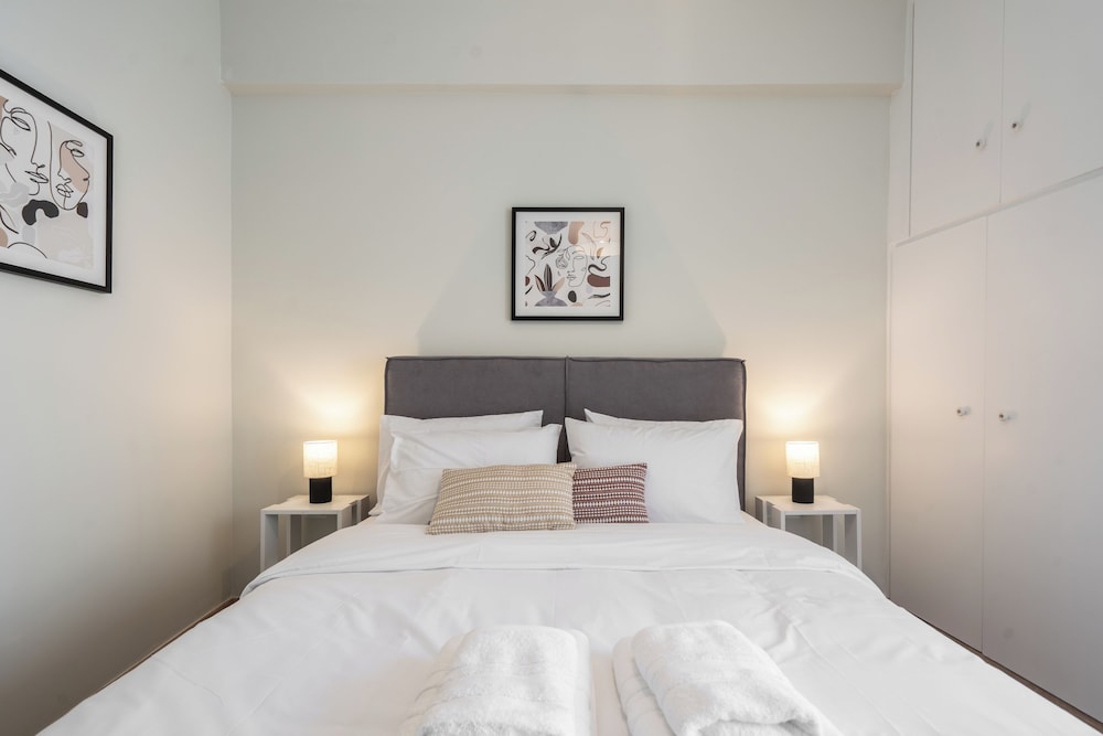 Classic Apartment in Piraeus, walk to Zeas Marina