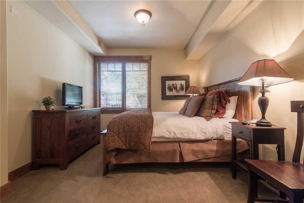5112 Emerald Lodge, Trappeur's Crossing Apartment 2