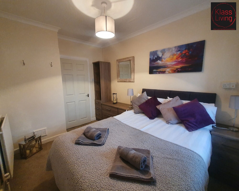 Two Bedroom Apartment by Klass Living Serviced Accommodation Airdrie - Nicol Apartment With WiFi & Parking view 3
