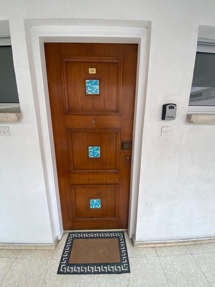 Berries 1-BR Apt in Larnaca