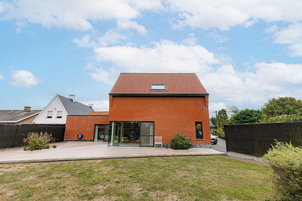 Charming Chic Stay With Garden Views Parking