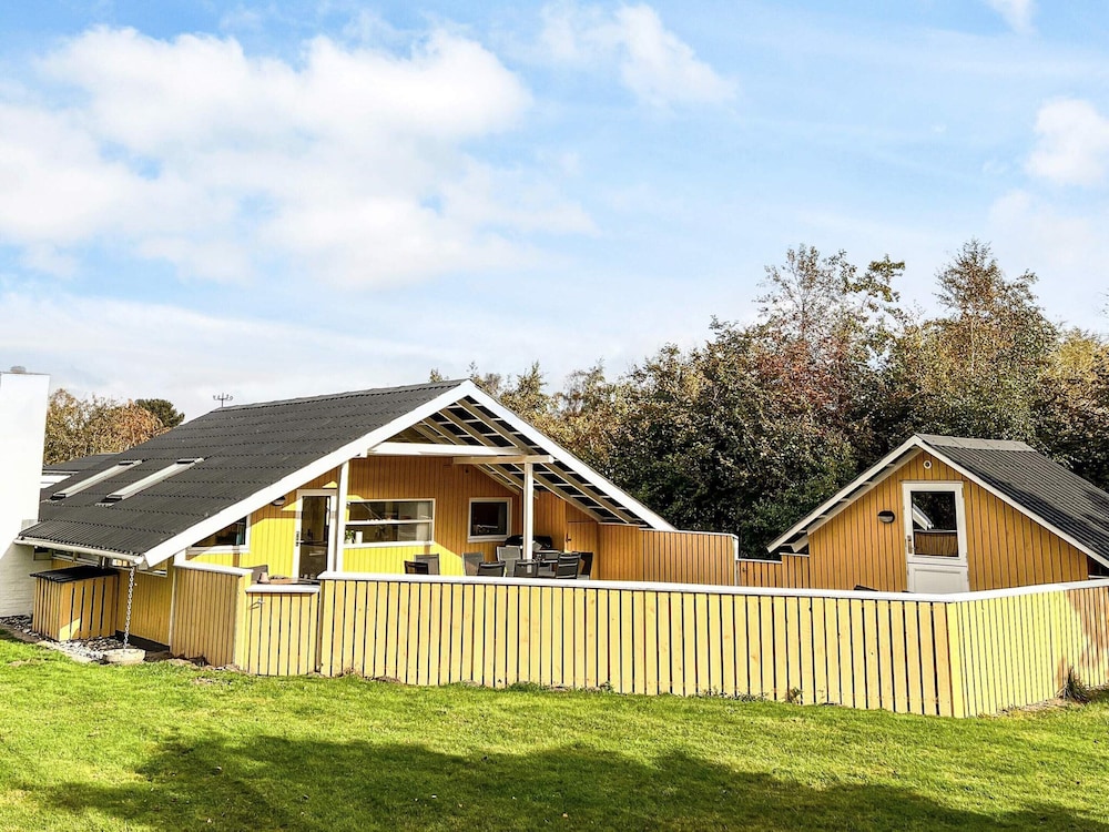 6 Person Holiday Home in Vaeggerlose