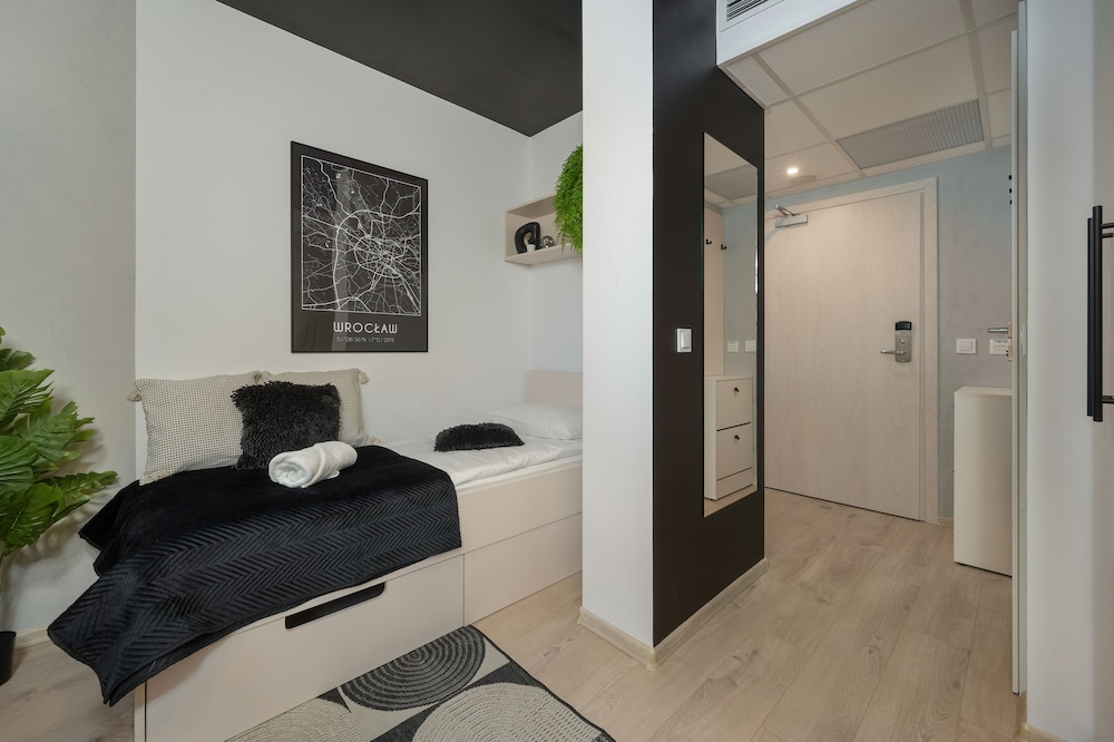 Trendy Studios Wroclaw Center by Renters view 5