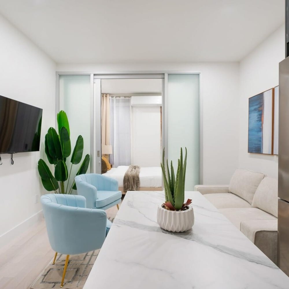 317-2a Sleek Modern 1Br UES W D