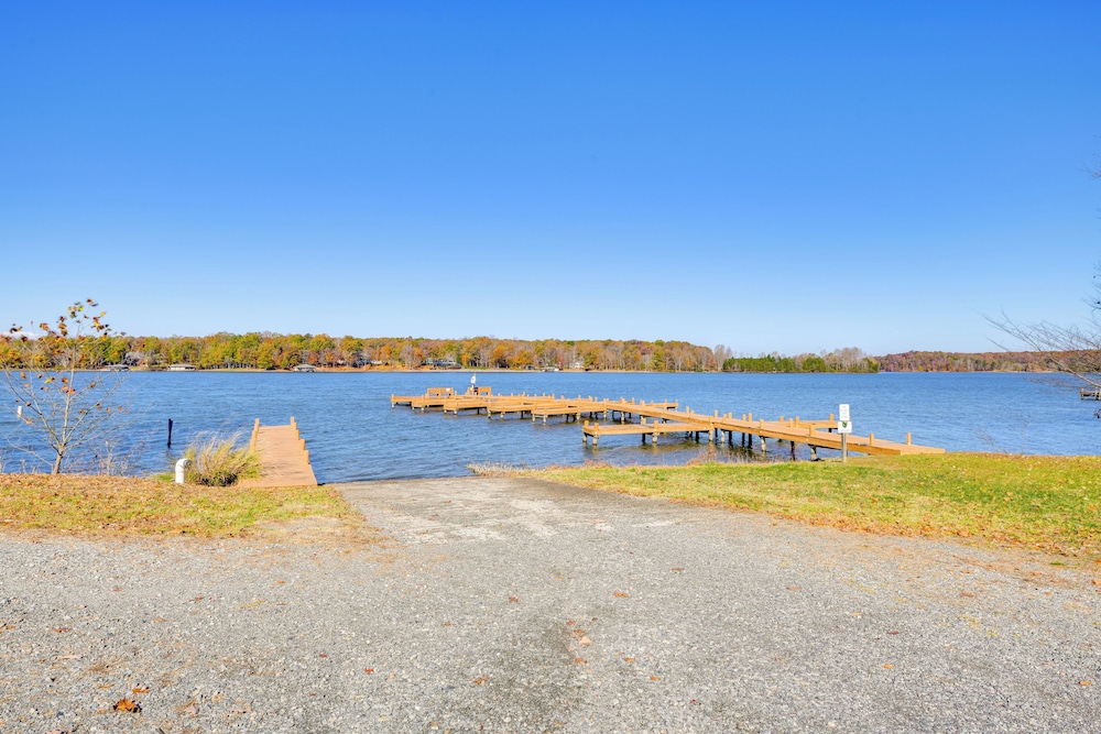Boat, Fish & Explore Lake Anna! Home 1 Mi to Water