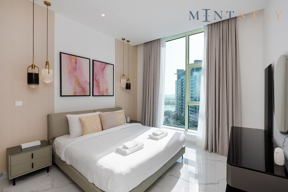 Modish Palm 3BR w Private Balcony Beach Access
