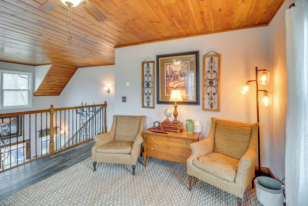 Community Perks: Mtn-view Ellijay Cabin w/ Hot Tub