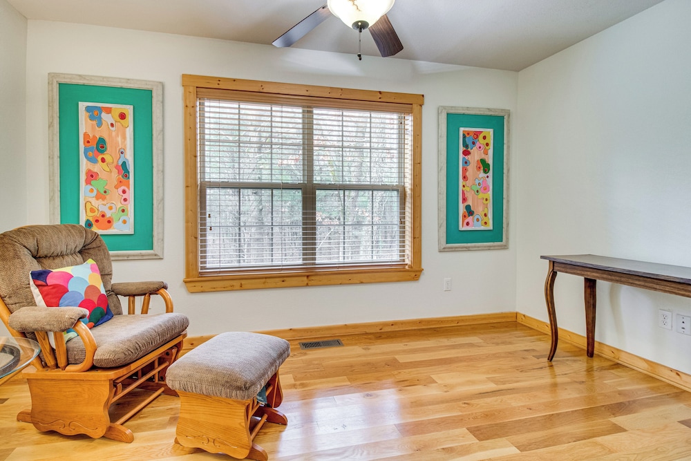 Norfork Lake Access: Cabin w/ Deck & Water View!