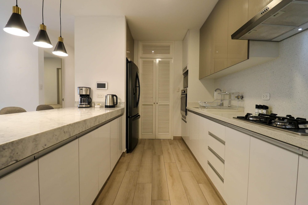 w Charming 2BR w Balcony in Miraflores