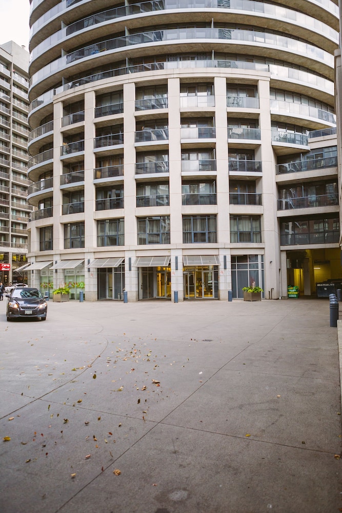 QuickStay - Incredible Downtown Condo, Yonge & College - Image 5