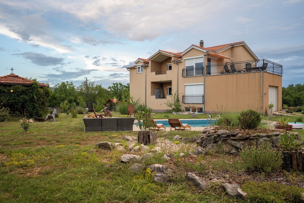 Villa Bravic 4*, Nature Home With Pool Near Split