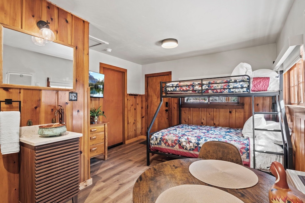 Timber Lodge Cabin 3