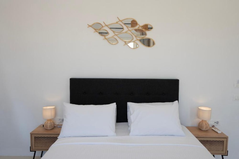 Adyton Lux Suite Mykonos Private Pool Experience