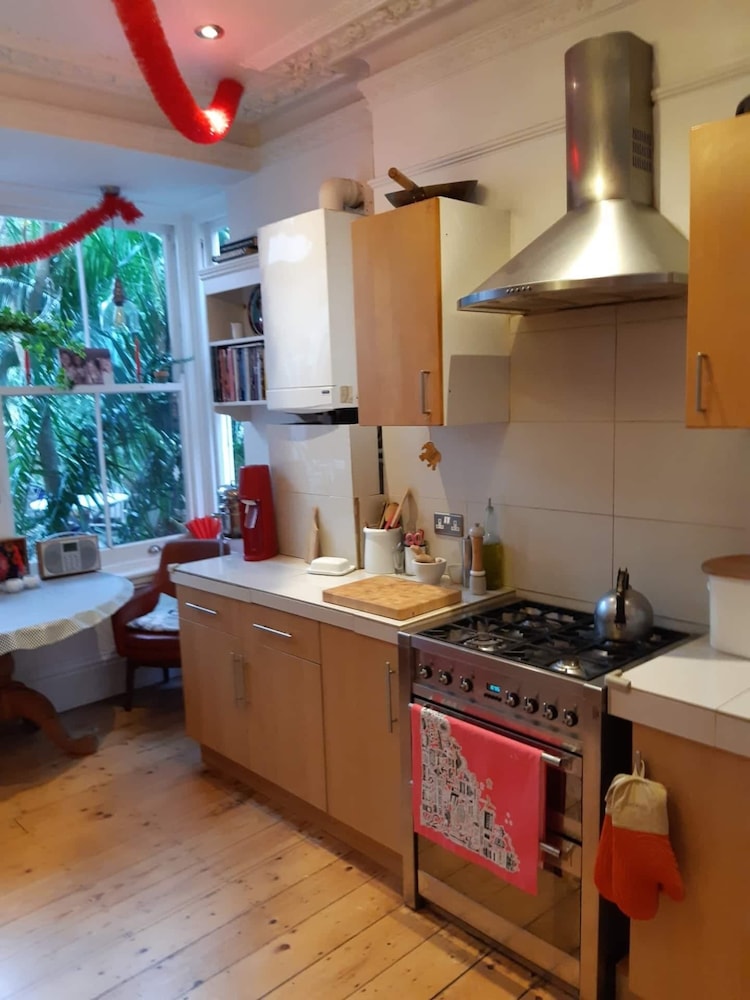 Homely 1 Bedroom Apartment in Vibrant Hove, Brighton view 5