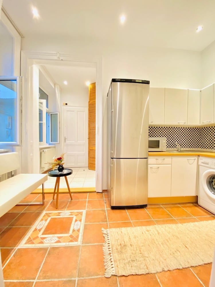 Cozy 2BR Apartment Close to Westbahnhof