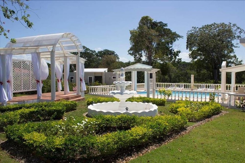 Romantic two Bedroom Deluxe Villa With all Modern Conveniences