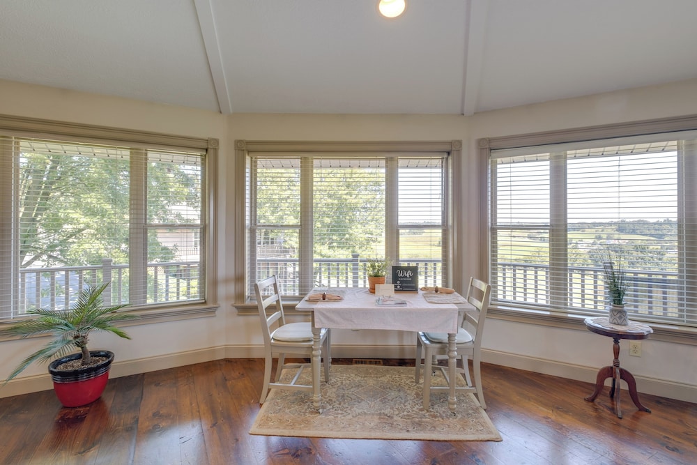 Millersburg Getaway w/ Amish Country Views!