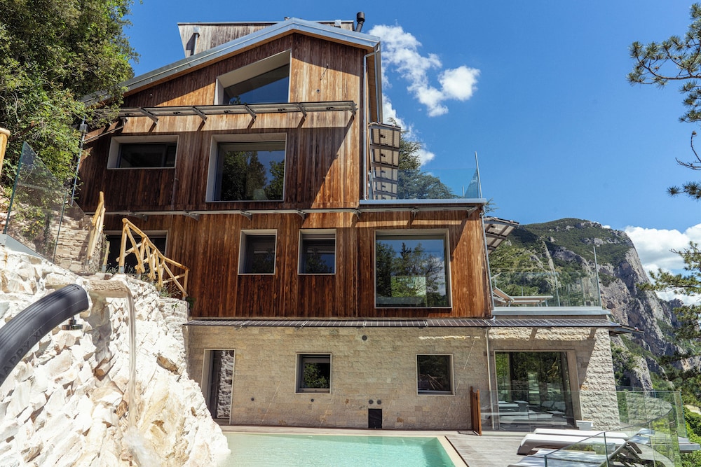 LA FORESTALE Luxury Ecolodge