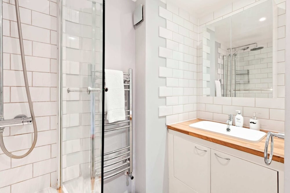 Spacious 2 Bedroom Apartment in Cricklewood