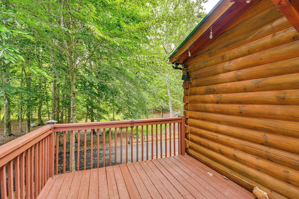 Riverfront Rutherfordton Retreat w/ Fire Pit!
