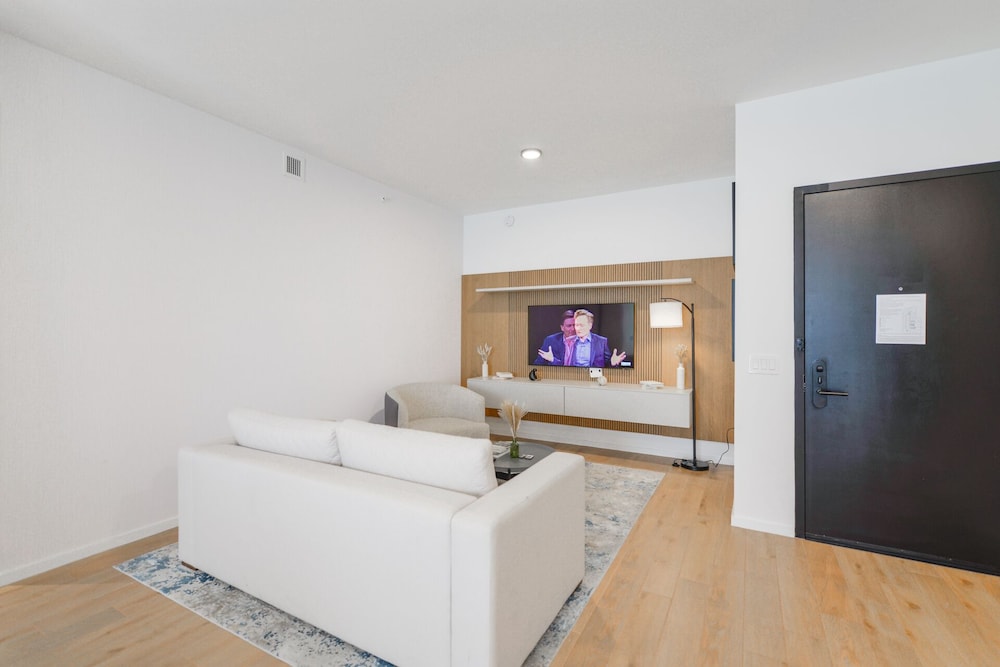 Luxury Condo  In The Epicenter of Miami