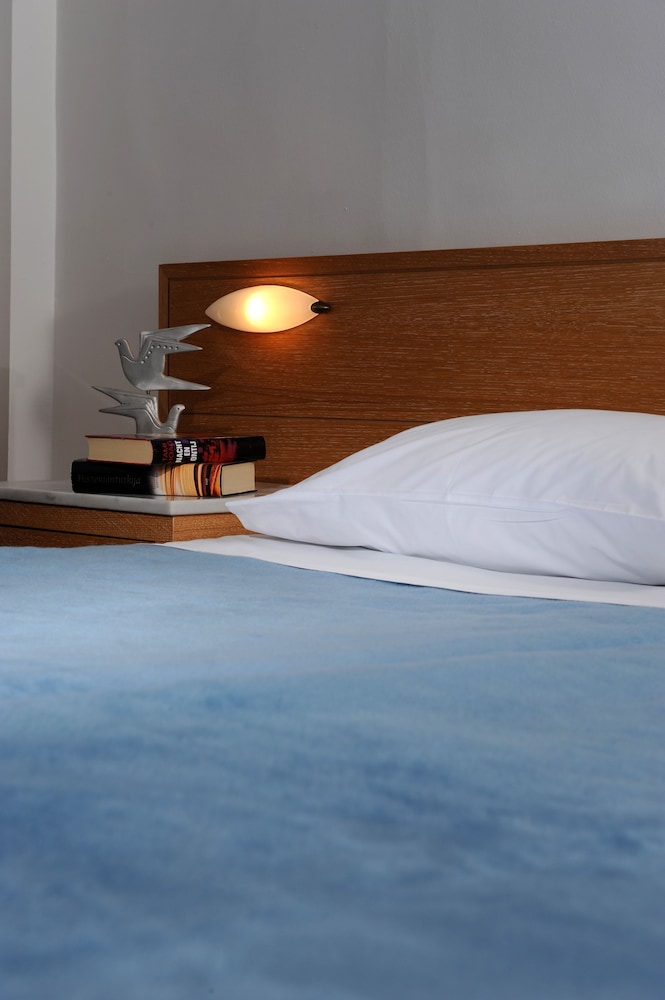 Delfinia Hotel & Bungalows photo 2