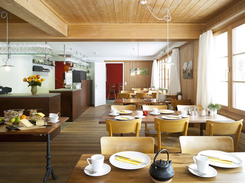 Spinas Gasthaus Val Bever - Hostel