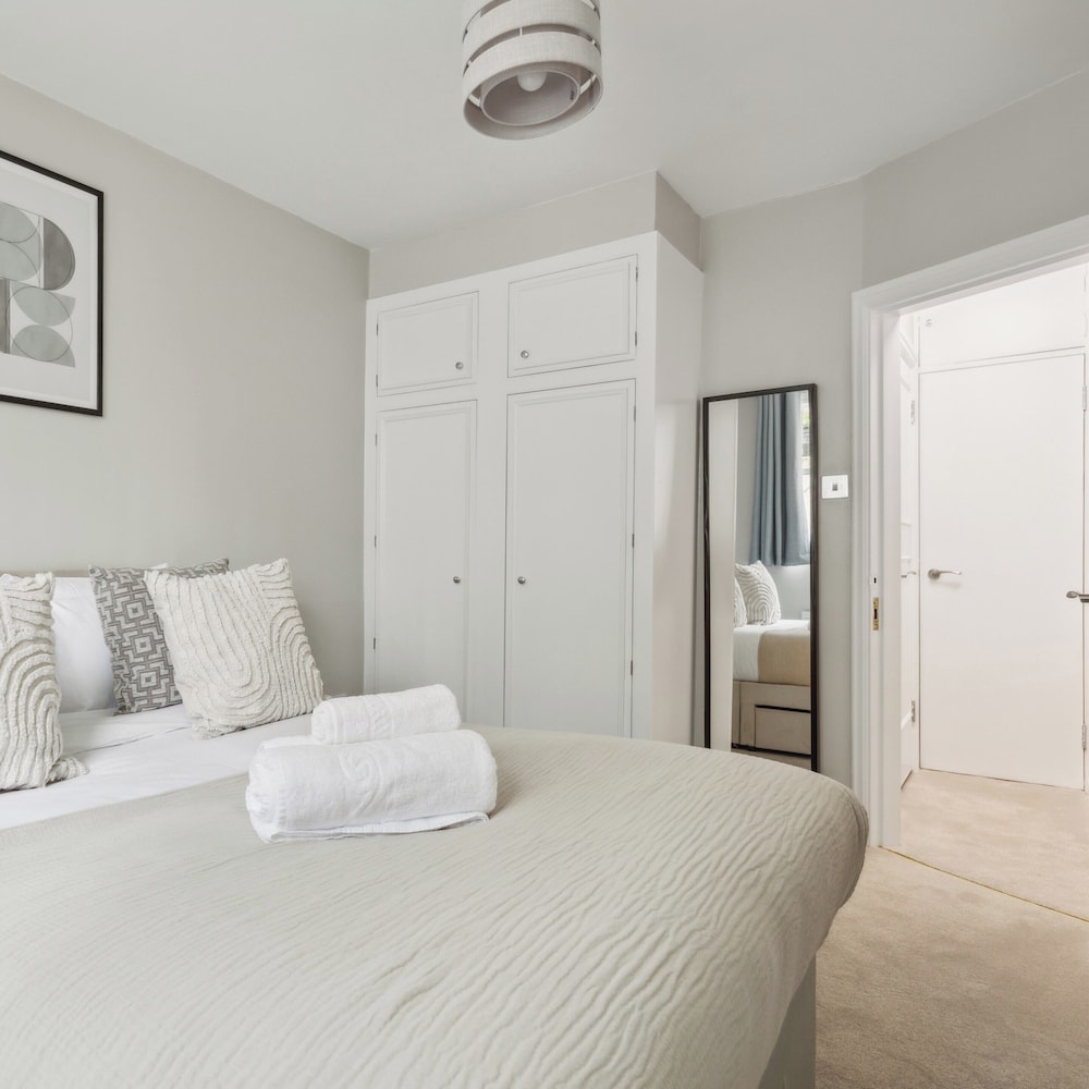 Westminster Charm - 2BR with Style